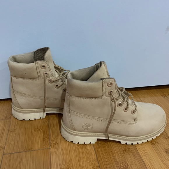 SOLD: Timberland 6” Croissant Waterbuck Boots - Picture 5 of 7